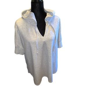 J&D Short Sleeve Hoodie e Accent Buttons & Faint Stars